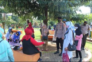 Personil Gabungan Ciamis Berbagi Masker & Handsanitizer