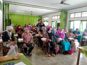 Yuningsih Mendengar Keluhan Buruh Migran