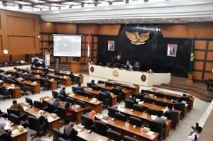 Fraksi- Fraksi DPRD Jabar Sampaikan Sejumlah Catatan Terkait 4 Raperda Pemprov Jabar