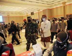 Vaksinasi Massal TNI – Polri Targetkan 10.000 Orang