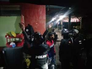 Pemilik Tuak Kabur Saat Digrebek Patroli Polisi
