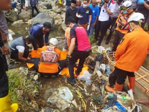 Pemuda Melompat di Jembatan Cirahong, Tewas Seketika