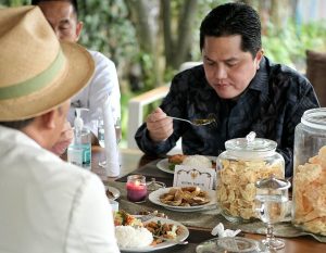 Ridwan Kamil Tantang Erick Thohir Makan Jengkol