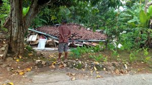 Rumah di Karangjaya Ambruk Rata Dengan Tanah