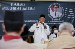 Uu Ruzhanul Tinjau PTM Terbatas di SMAN 3 Depok