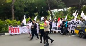 Sudah Dua Hari Menunggu, Jokowi Tak Kunjung Temui Masa Aksi