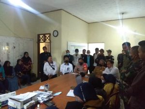 KTP & KK DISALAHGUNAKAN, WARGA DESA SUNDAWENANG GURUDUK KANTOR PNM MEKAR
