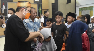 BUPATI TASIKMALAYA BUKA BERSAMA ANAK YATIM, TUKANG BECAK DAN OJEK