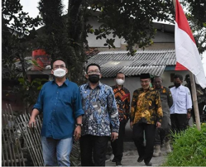 Bupati Tasik & Sekjen Kemensos Tinjau Perbaikan Rutilahu