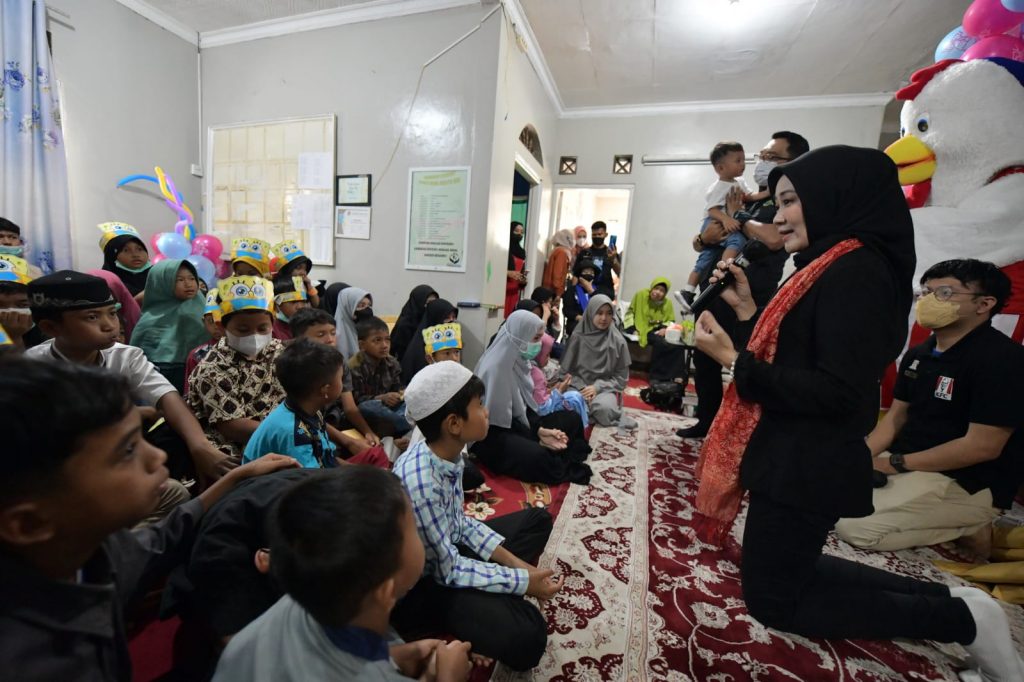 Kenang Eril, Keluarga Ridwan Kamil Santuni Anak Yatim Piatu