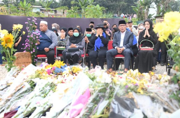 Keluarga Ridwan Kamil Ziarah di Hari Ultah Eril