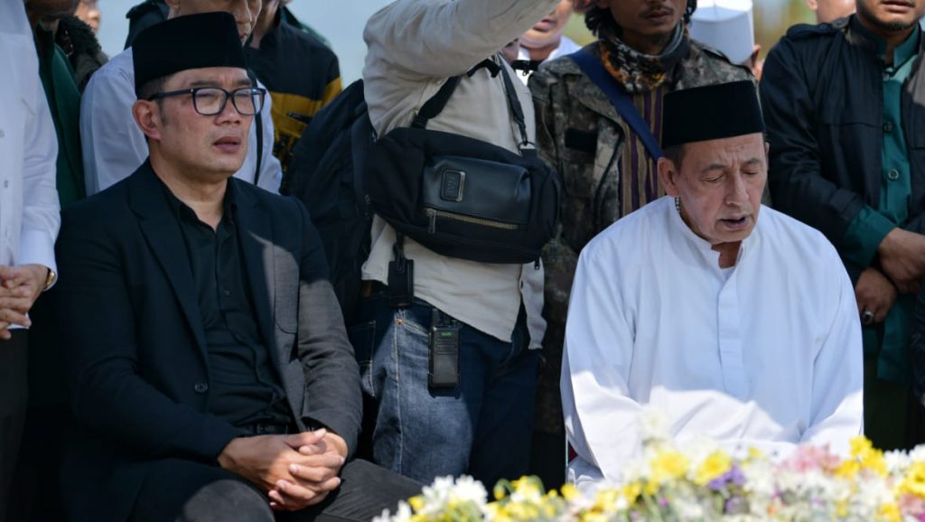 Habib Luthfi Ziarah ke Makam Eril