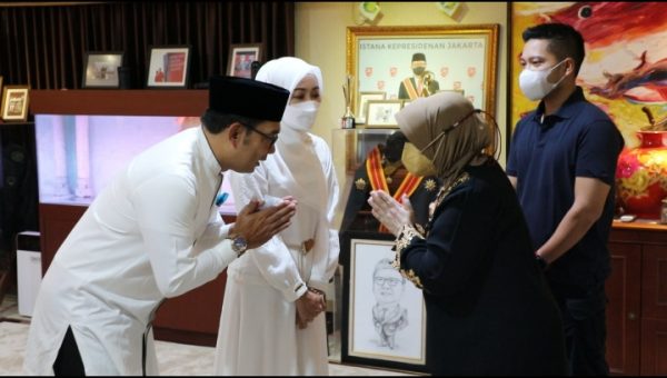 Ridwan Kamil & Istri Bertakziah ke Kediaman Almarhum Tjahjo Kumolo