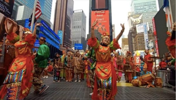 Pergelaran Flash Mob Angklung Memukau di Amerika Serikat