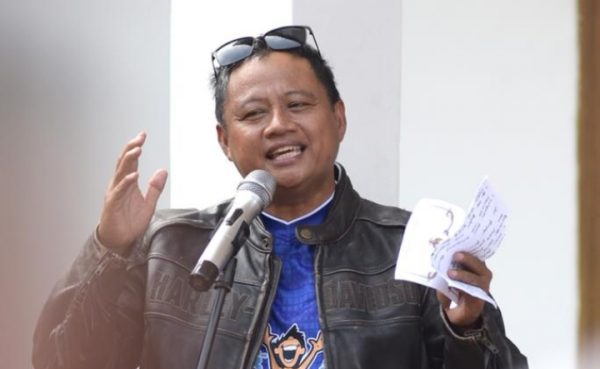 Pakai Moge, Wagub Kunjungi Sejumlah Unit Kerja di Sukabumi