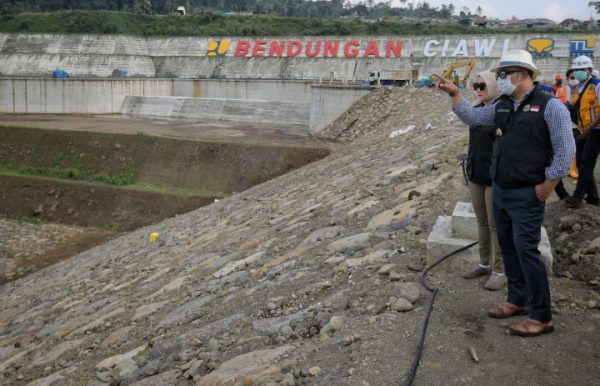 Ridwan Kamil Cek Progres Dua Bendungan Kering
