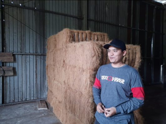Ternyata isi Jok Mobil Mewah Sabut Kelapa