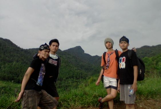 Puncak Puspa Gunung Sawal, Tempat Ngecamp Indah di Ciamis