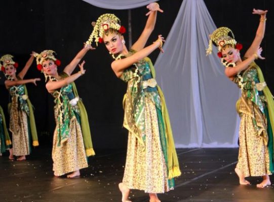 Tari Jaipong: Sejarah, Jenis, dan Ciri Khasnya