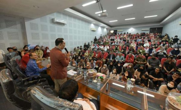 Ridwan Kamil Paparkan Pembangunan Berkelanjutan Jabar di Universitas Hasanuddin