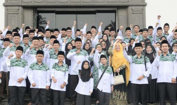 Uu Ruzhanul Lepas Kafilah MTQ Jabar ke MTQ Tingkat Nasional 2022