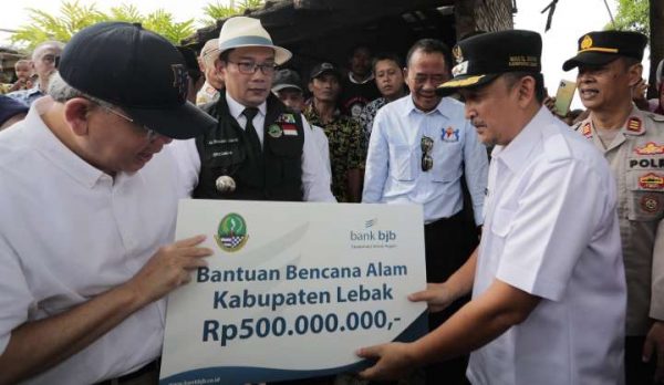 Ridwan Kamil Kunjungi Warga Terdampak Banjir di Lebak