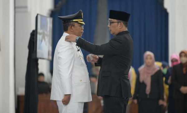 Ridwan Kamil Lantik Dikdik S. Nugrahawan sebagai Penjabat Wali Kota Cimahi