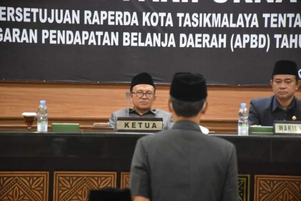 Paripurna Ketiga Bahas Persetujuan Raperda Tentang Perubahan APBD 2022