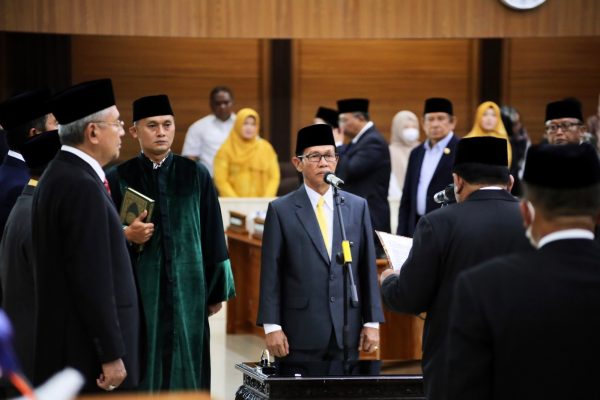 DPRD Jabar Kukuhkan Oden Haryadi Gantikan Ade Barkah