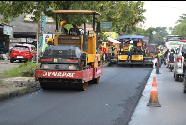 Ridwan Kamil Sidak Pekerjaan Perbaikan Jalan di Cirebon