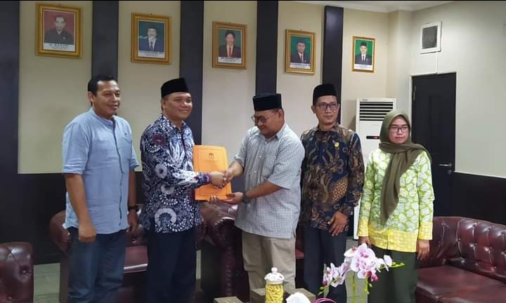 Ketua DPRD Tasik Terima Berkas Calon PAW Golkar