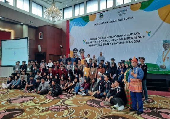 Kesbangpol Jabar Berdialog dengan Generasi Muda Lintas Suku dan Agama