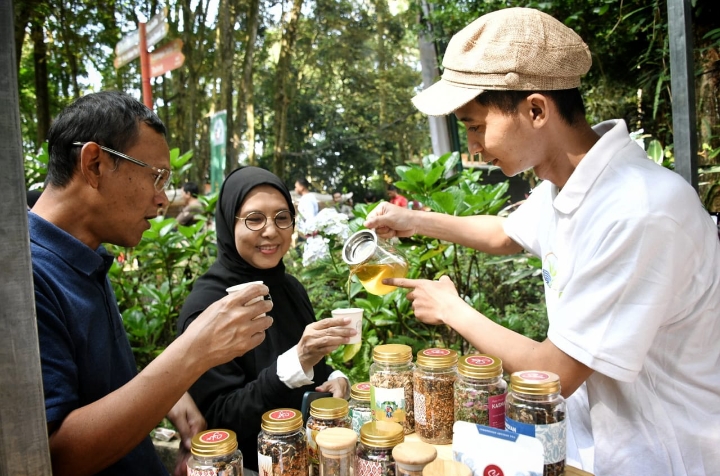 Melirik Potensi Teh & Kopi di Pasar Leuweung