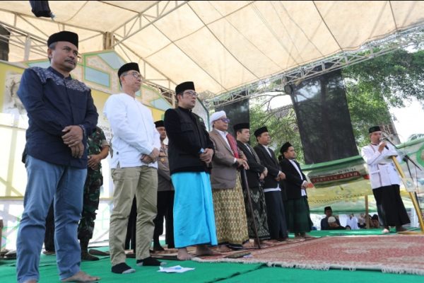 Hadiri Haul Emas Mama Pagelaran Ridwan Kamil: Sosok Kiai Pejuang Republik Indonesia