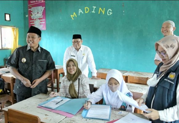 Wagub Jabar Tinjau Pelaksanaan PPDB SMA Negeri 1 Indramayu