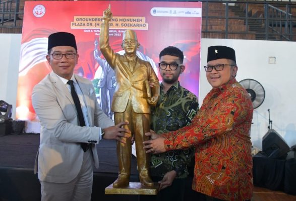 Ridwan Kamil Lakukan Peletakan Batu Pertama Pembangunan Monumen Plaza Soekarno