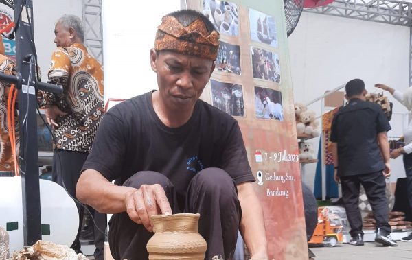 Keramik Plered Purwakarta dipamerkan di KKJ