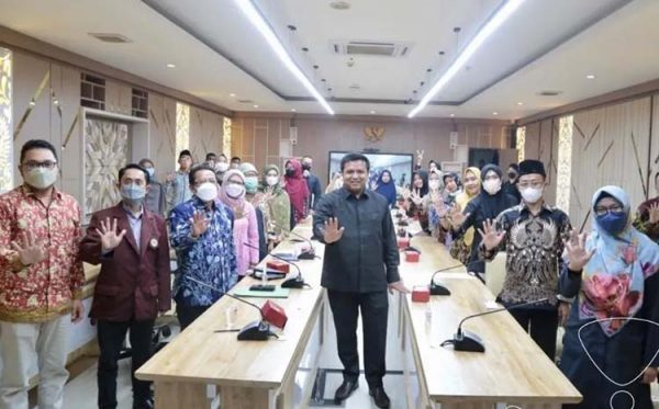 Ali Rasyid Prihatin, Sekolah Swasta Berjuang untuk Hidup