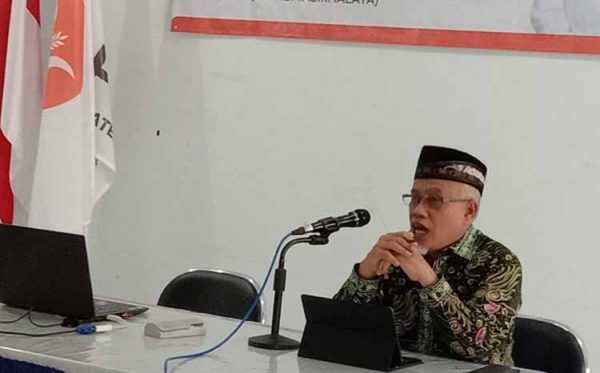 Tetep Sampaikan Peran Penting Pesantren Dalam Menjaga Identitas Daerah