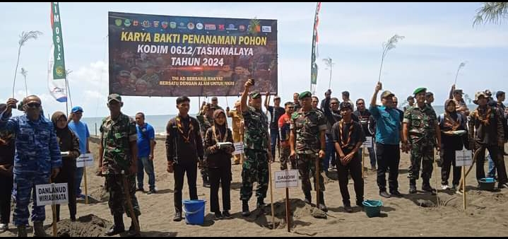 DPUTRLH & Kodim 0612 Tasikmalaya Gelar Karya Bakti Penanaman Pohon di Pantai Cemara