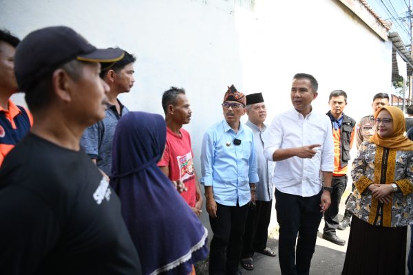 Pj. Gubernur Jawa Barat Tinjau Lokasi Terdampak Gempa di Kuningan