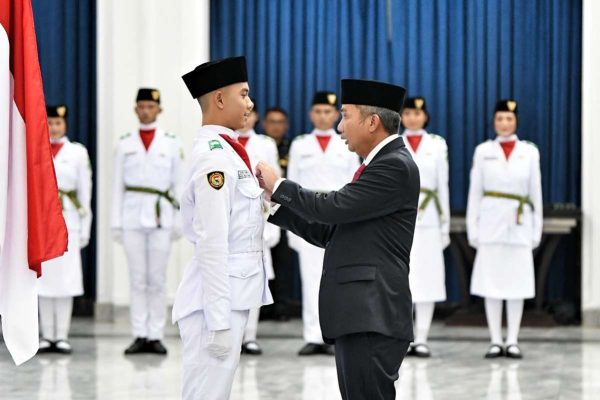 52 Paskibraka Jabar Resmi Dikukuhkan Bey Machmudin