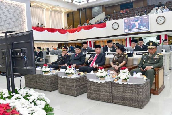 Bey Machmudin Simak Pidato Kenegaraan Terakhir Presiden Jokowi