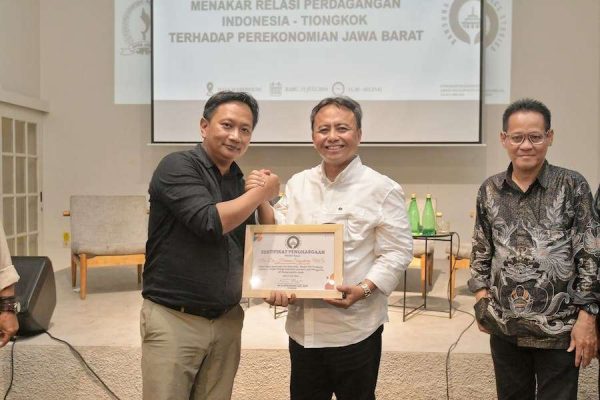 Sekda Herman Suryatman Hadiri Diskusi Bandung Geopolitik Studies