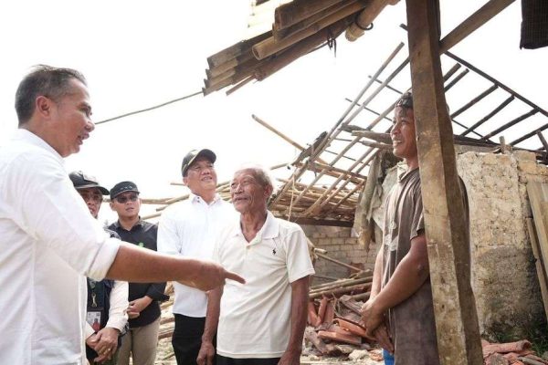 Bey Machmudin Sambangi Korban Bencana Puting Beliung Bogor