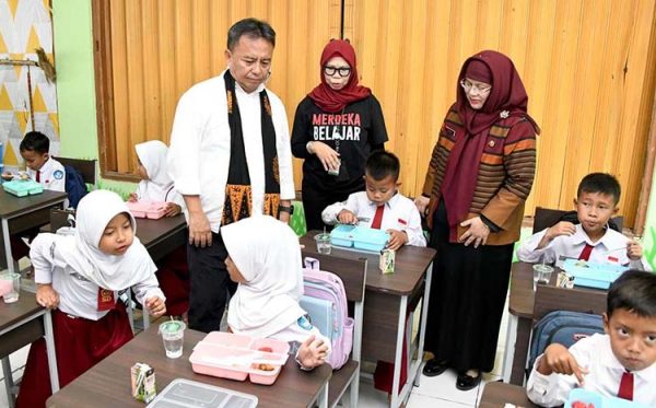 Jabar Lakukan Simulasi Program Makan Siang Bergizi di Sumedang
