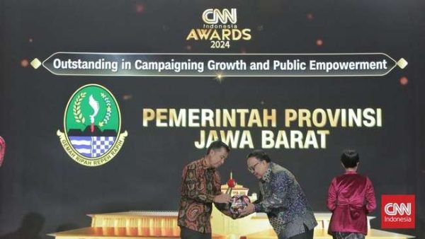 Jabar Raih Penghargaan Transparansi Kinerja di CNN Indonesia Award 2024