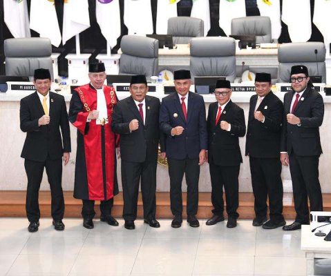 Bey Machmudin Hadiri Pelantikan Pimpinan DPRD Jabar Masa Jabatan 2024-2029