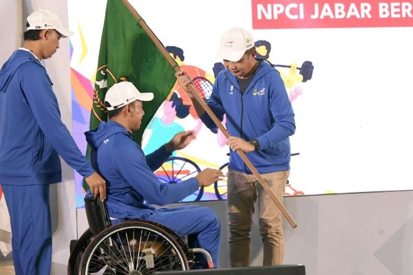 Bey Machmudin Lepas dan Doakan Kontingen Jabar Peparnas XVII Solo