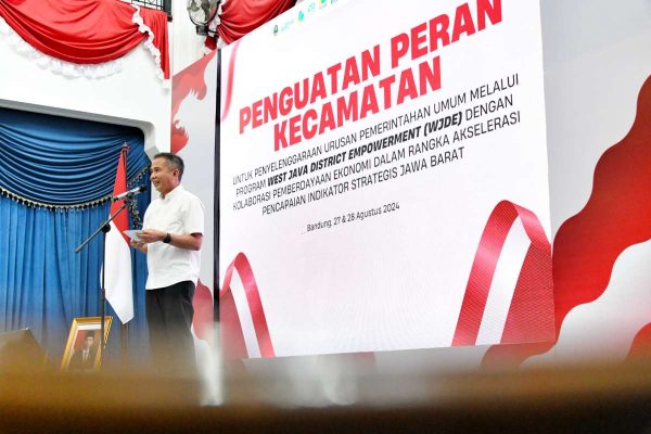 Bey Ungkap Peran Penting Kecamatan Dalam Menggerakan Pembangunan Daerah